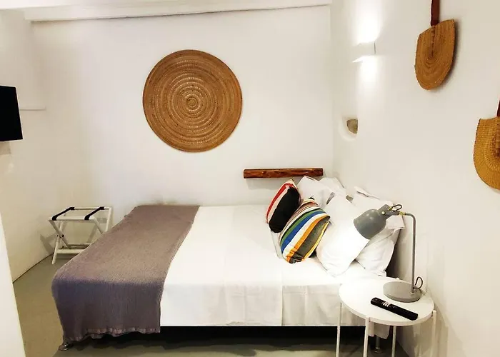 Bougainvillea Cave Suite - Old Town